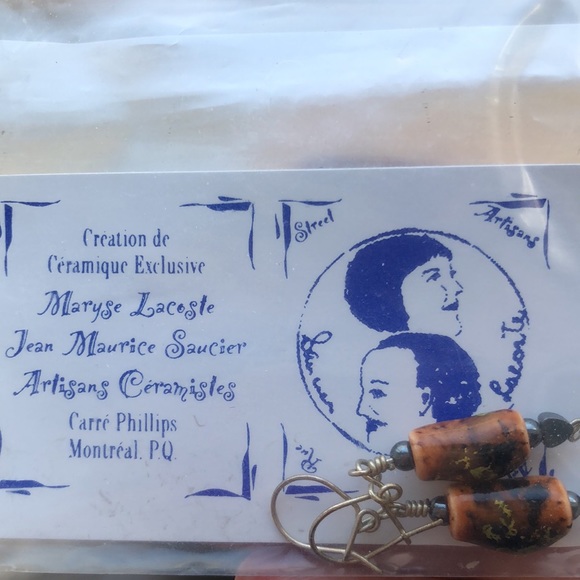 Lovely ceramic earrings in brown and green tones with a small heart below - Picture 6 of 6